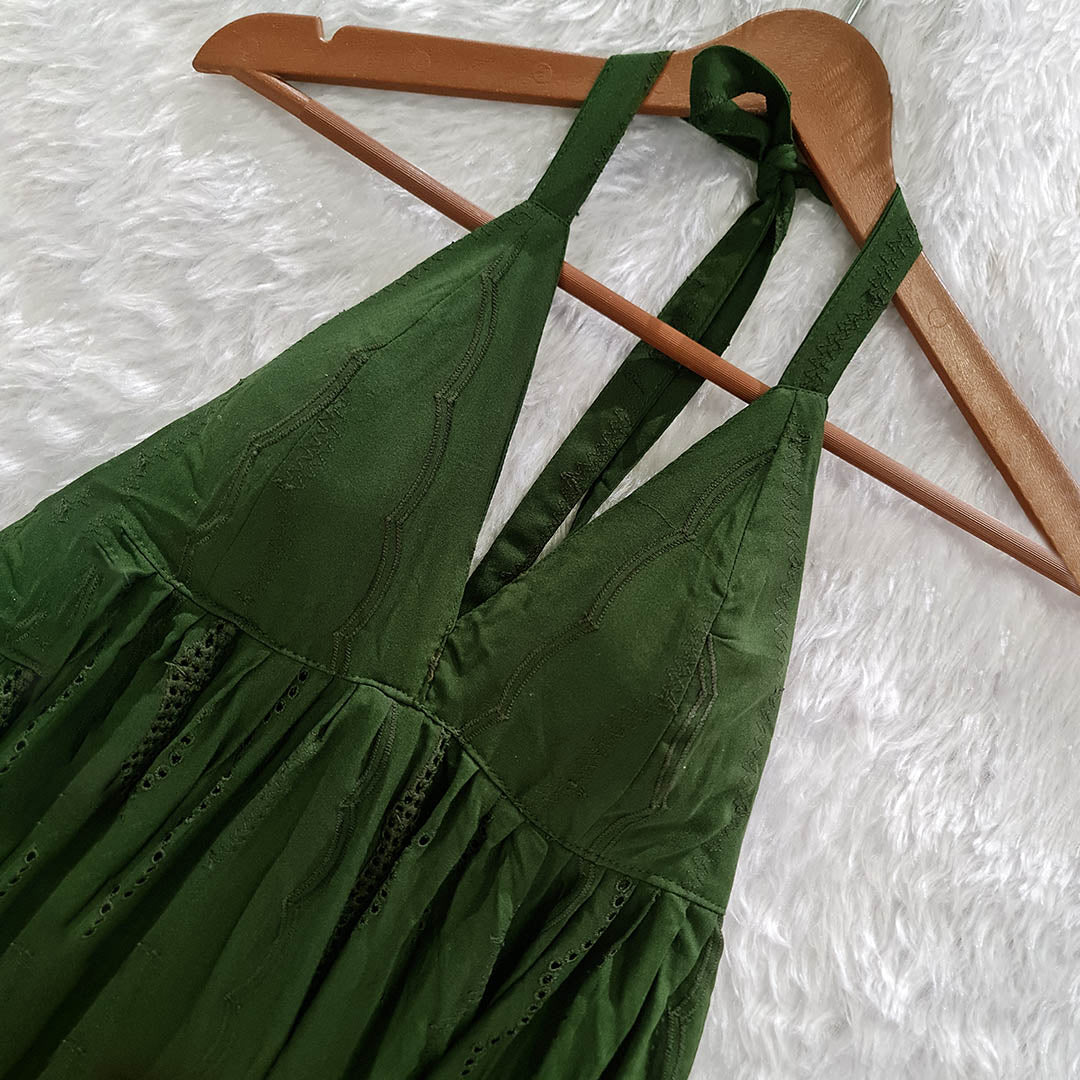Breathable Bliss & Effortless Style: The Must-Have Cotton Halter Neck Top