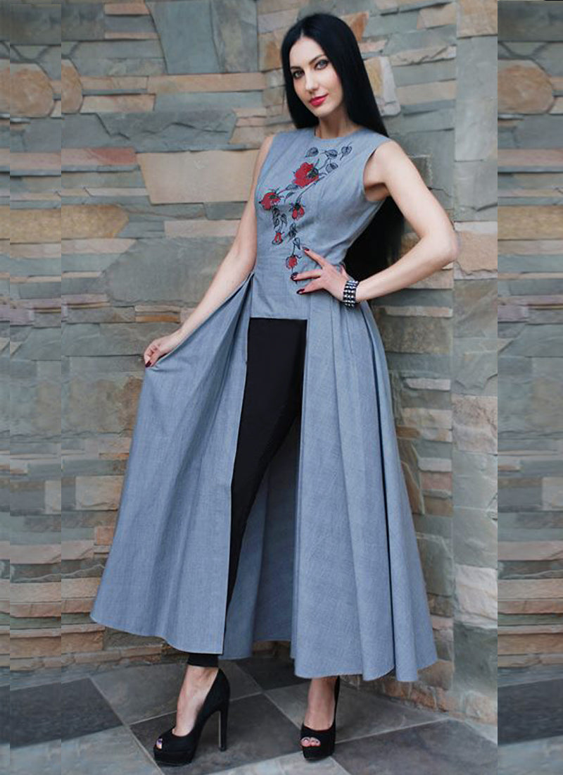 Luxurious cotton outfit with box pleats, embroidered front, and contrasting black bottom.