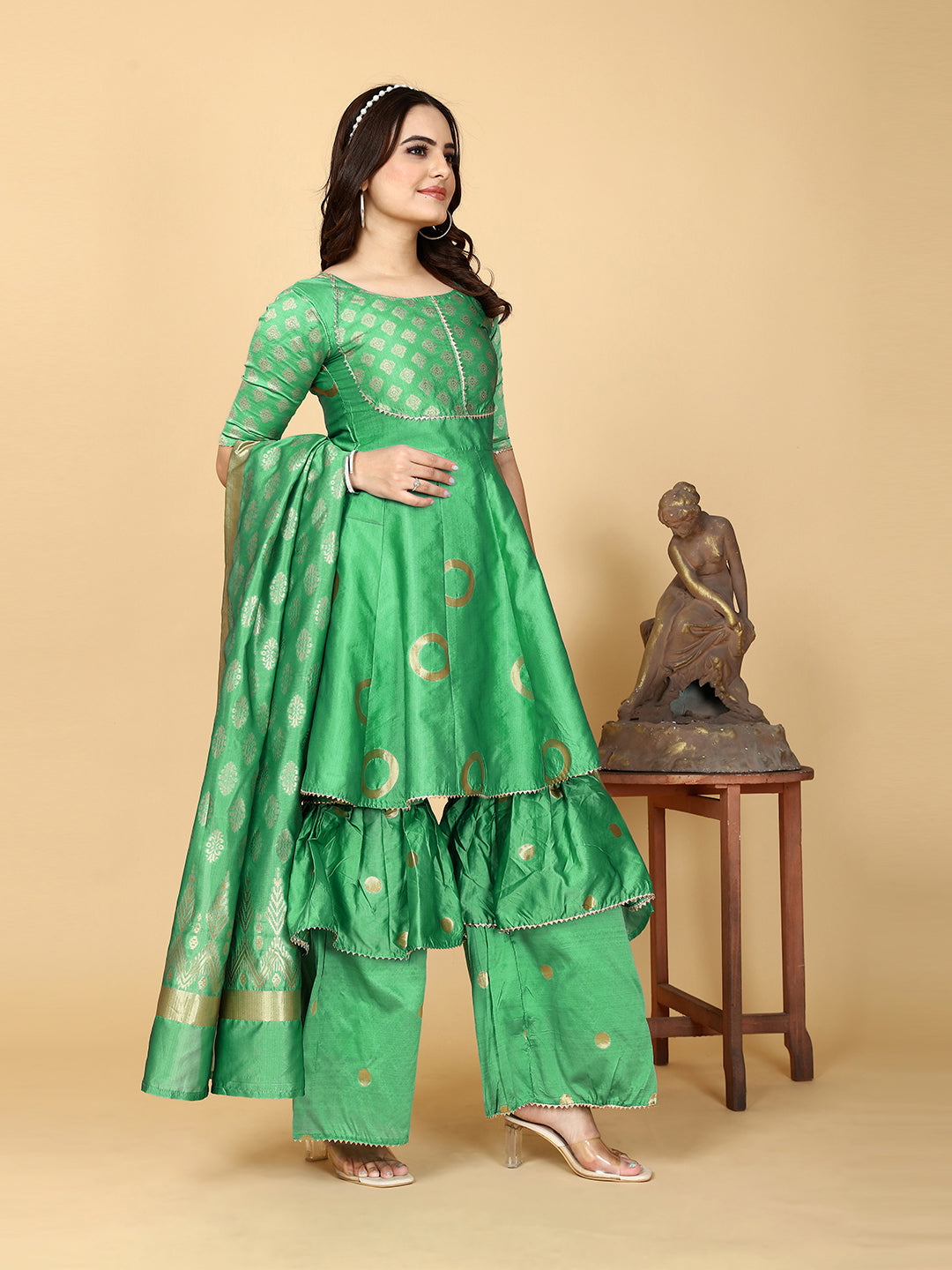 A show-stopping designer sharara set in a mesmerizing shade of magnetic green. Woven for a luxurious feel, this set features a flattering top and wide-leg sharara pants.