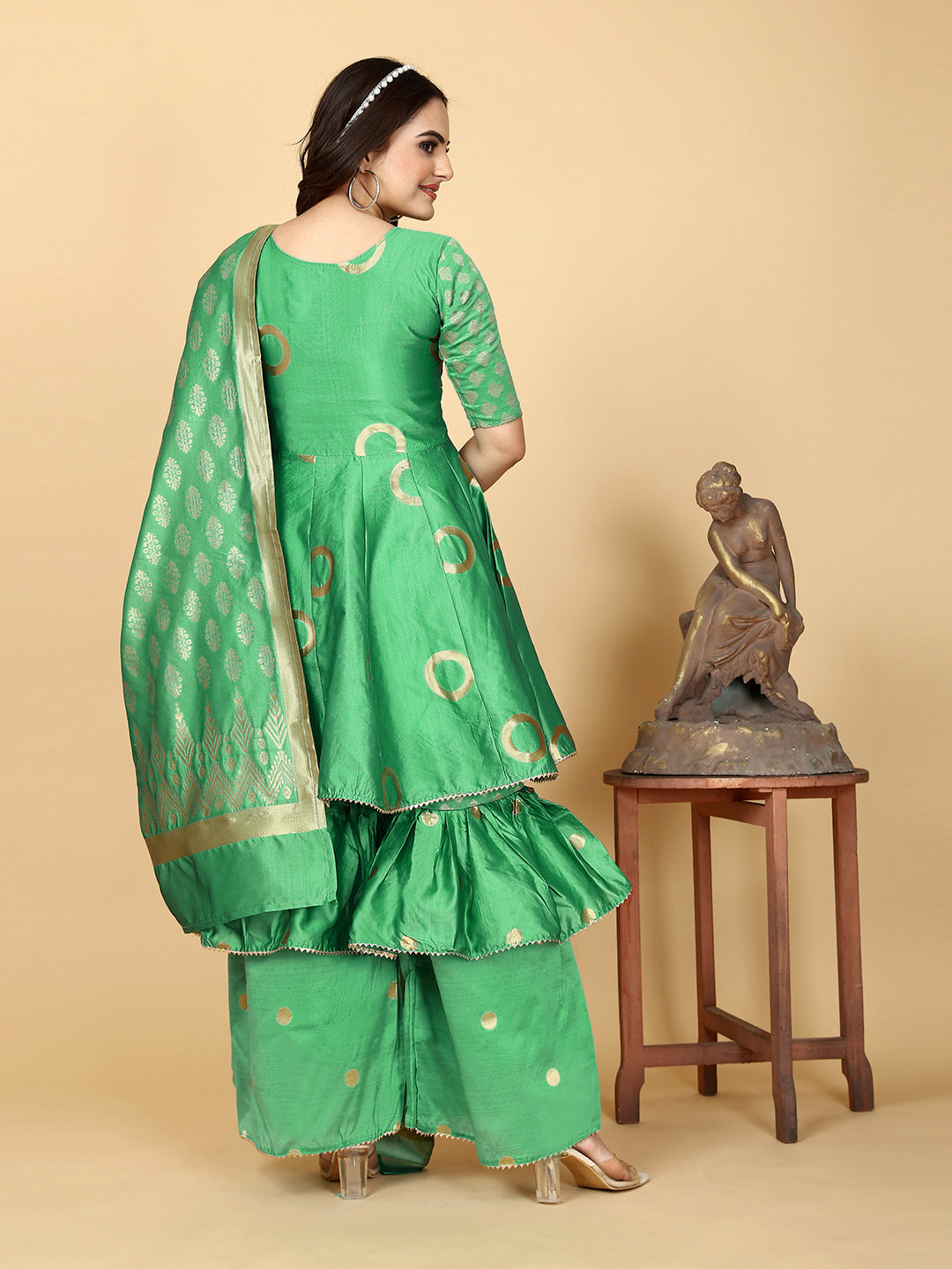 A show-stopping designer sharara set in a mesmerizing shade of magnetic green. Woven for a luxurious feel, this set features a flattering top and wide-leg sharara pants.